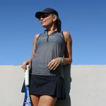 Tablas de un lateral y recto del otro. Detalles de strass.