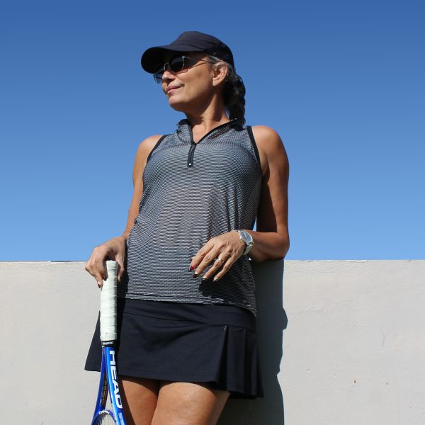 Tablas de un lateral y recto del otro. Detalles de strass.